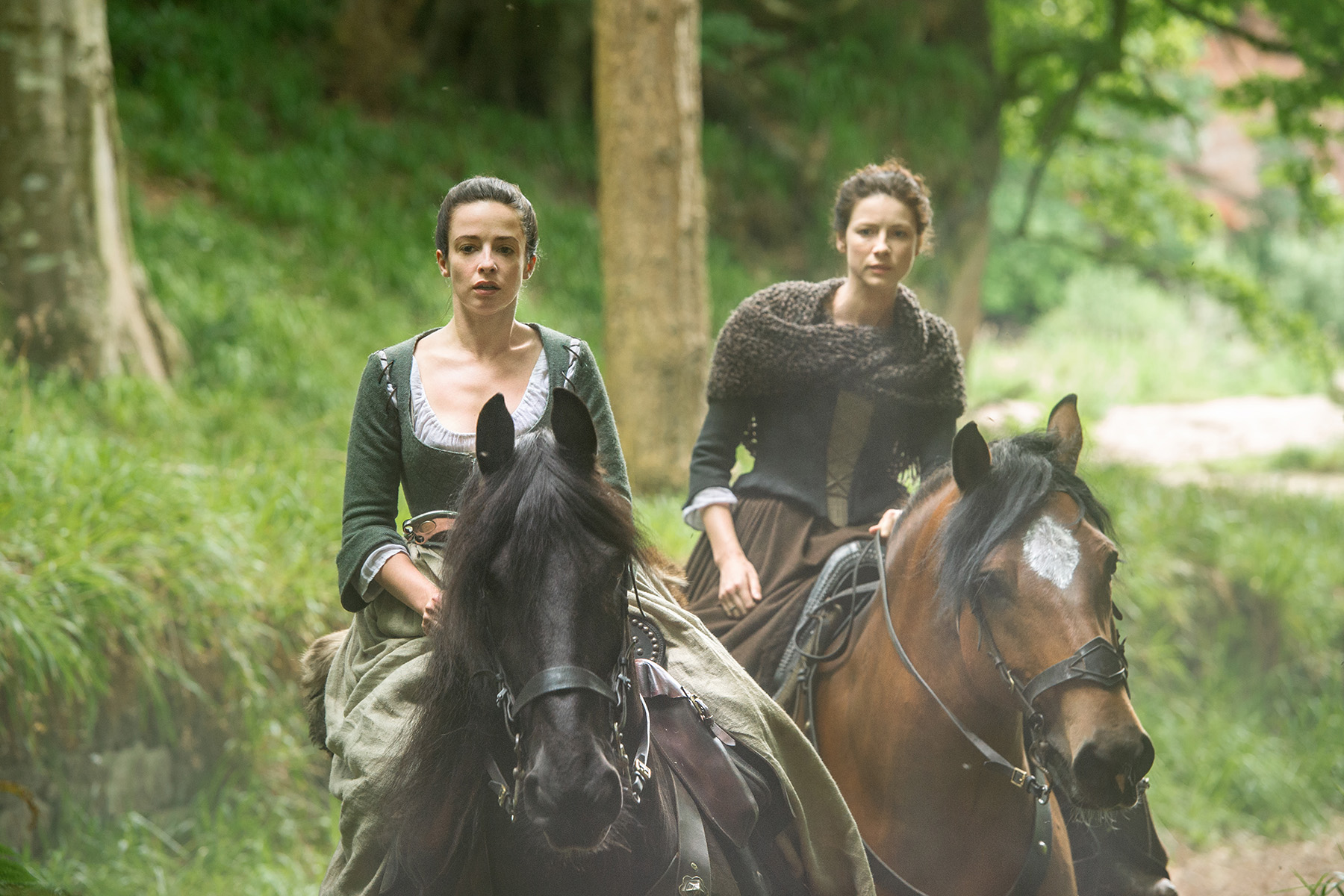 Caitríona Balfe and Laura Donnelly in Outlander (2014)