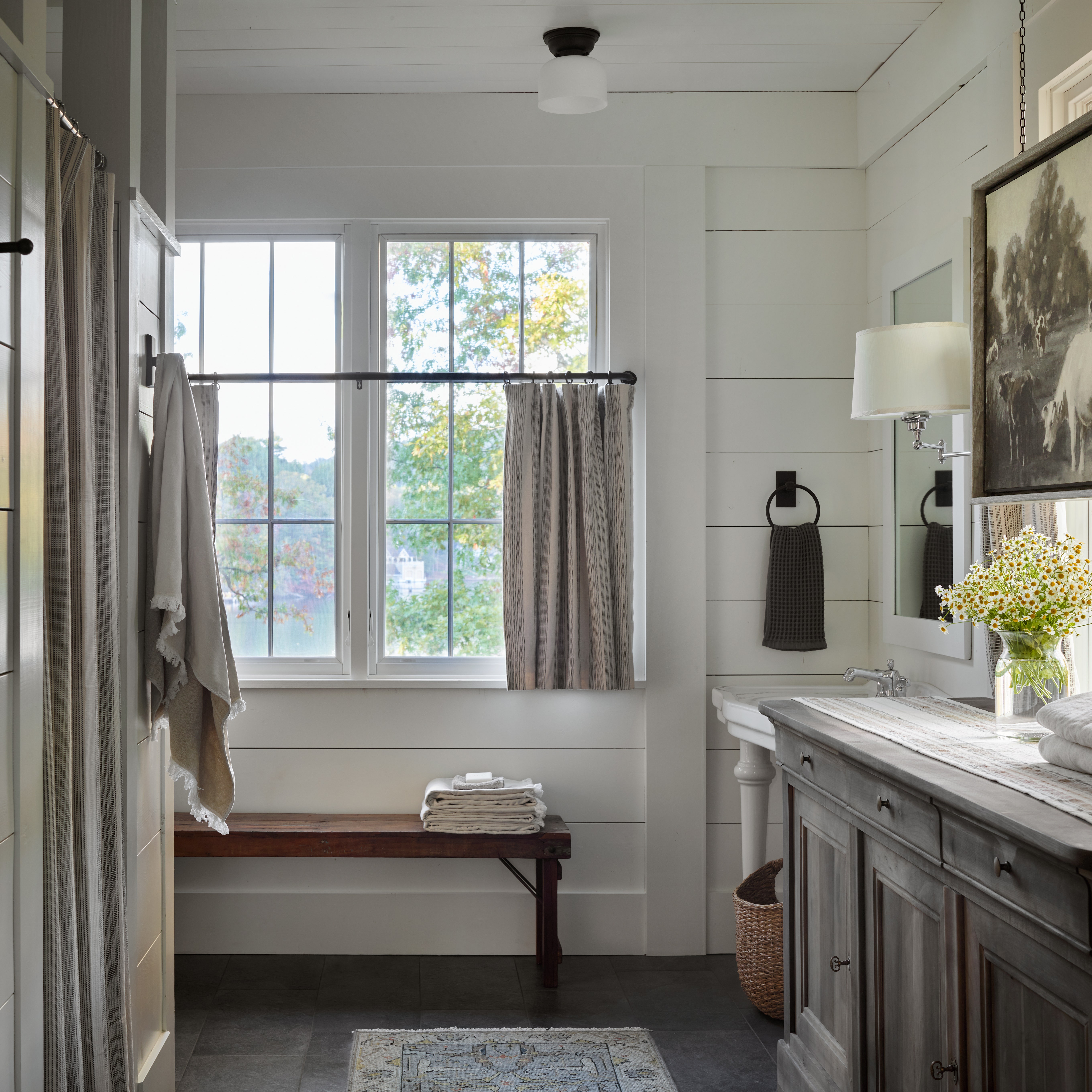 13 Farmhouse Bathroom Ideas That Will Inspire You to Embrace Rustic Charm