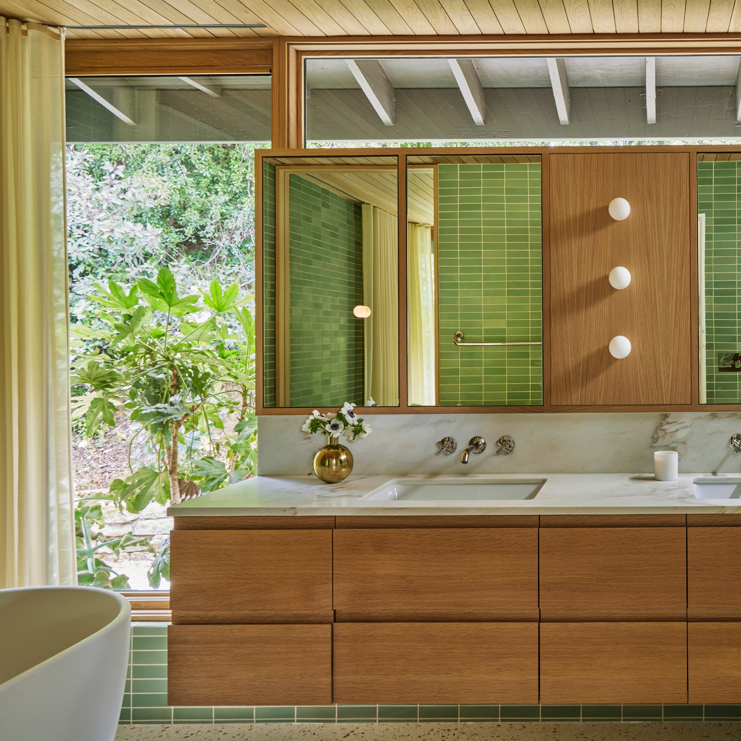 These 17 Midcentury Modern Bathrooms Will Sell You on a Retro-Chic Makeover