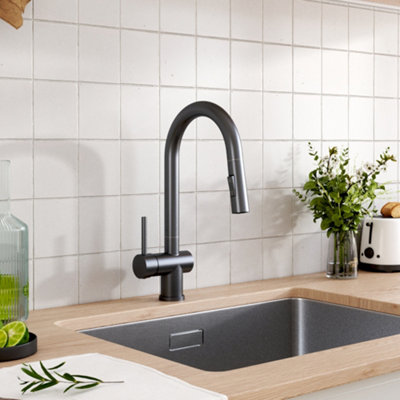 Single Handle High Arc Pull Out Kitchen Taps Kitchen Sink Mixer Tap in Matte Black