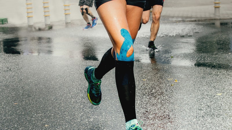 What Compression Socks Can&-and Can’t&-Do for Your Workouts