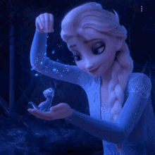 elsa from the movie frozen is holding a small lizard in her hand