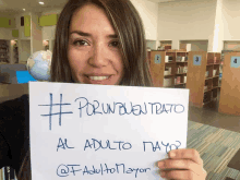 a woman holds up a sign that says por un buentrato al adulto mayor