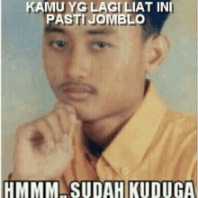 a man with a beard is making a funny face with his hand on his chin and a caption that says kamu yg lagi liat