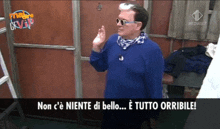 a man wearing sunglasses and a blue sweater says non c ' e niente di bello