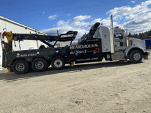 a tow truck that says remorques du nord on the side