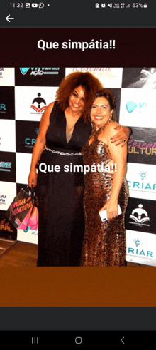 two women posing for a picture with the words que simpatia on the bottom right