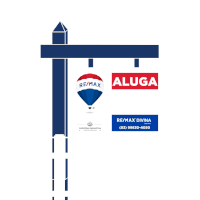 a re / max sign with a hot air balloon on top