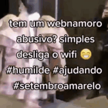 a picture of a person with a caption that says tem um webnamorado abusivo simples desliga o wifi