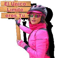 a woman in a pink shirt holding a sign that says el unico limite eres tu