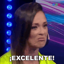 a woman making a funny face with the word excelente written on the bottom