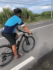 a man is riding a bike with the word specialized on it