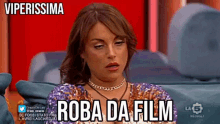 a woman sitting on a couch with the words viperissima roba da film written on the bottom