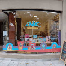 a storefront with a sign that says enk