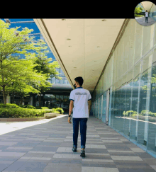 a man wearing a white shirt that says university of california