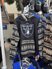 a hoodie that says raiders on the front