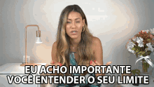 a woman says eu acho importante você entender o seu limite in a video