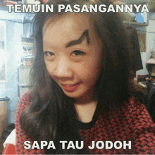 a girl with a drawing on her eyebrows says sapa tau jodoh