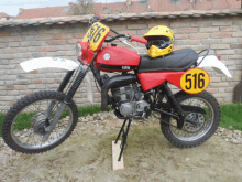 a motorcycle with the number 516 on the side