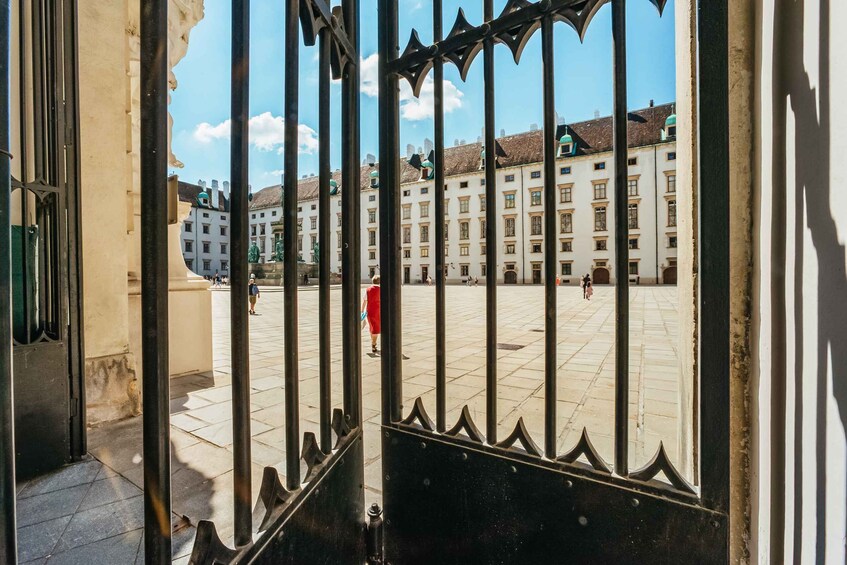 Picture 2 for Activity Vienna: Guided Walking Tour of City Center Highlights