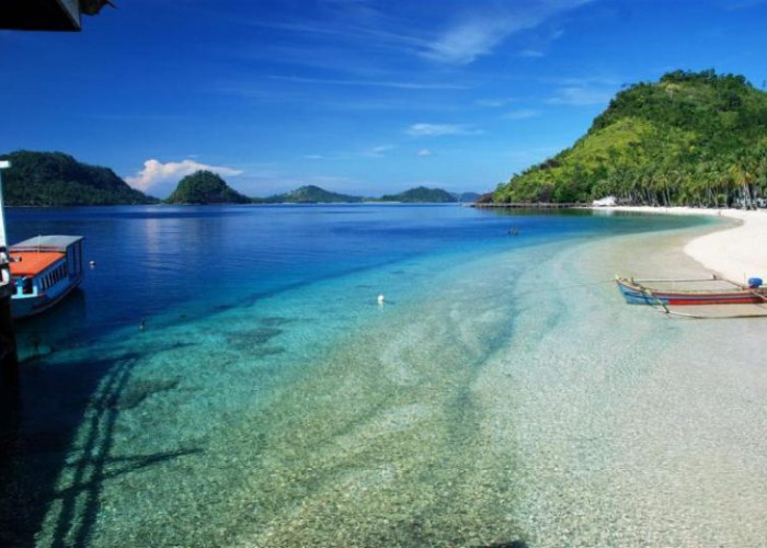 Keindahan Pulau Kelapa dan Teluk Kiluan di Kabupaten Tanggamus 