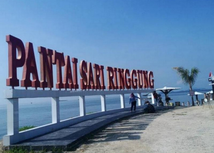 Pesona Keindahan Pantai Sari Ringgung di Pesawaran