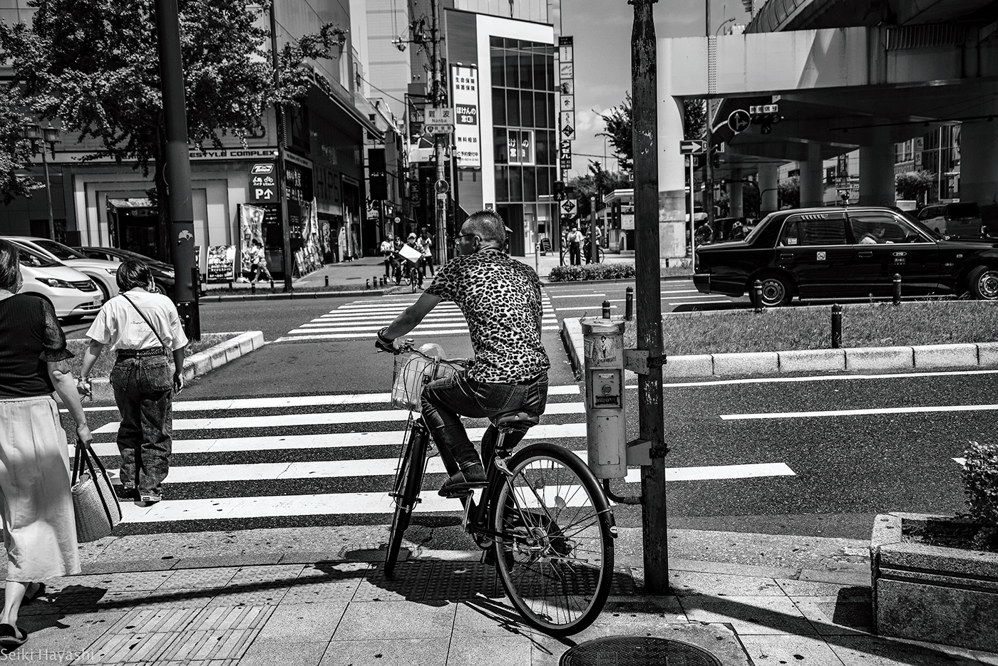 black and white city japan monochrome osaka Street streetphoto