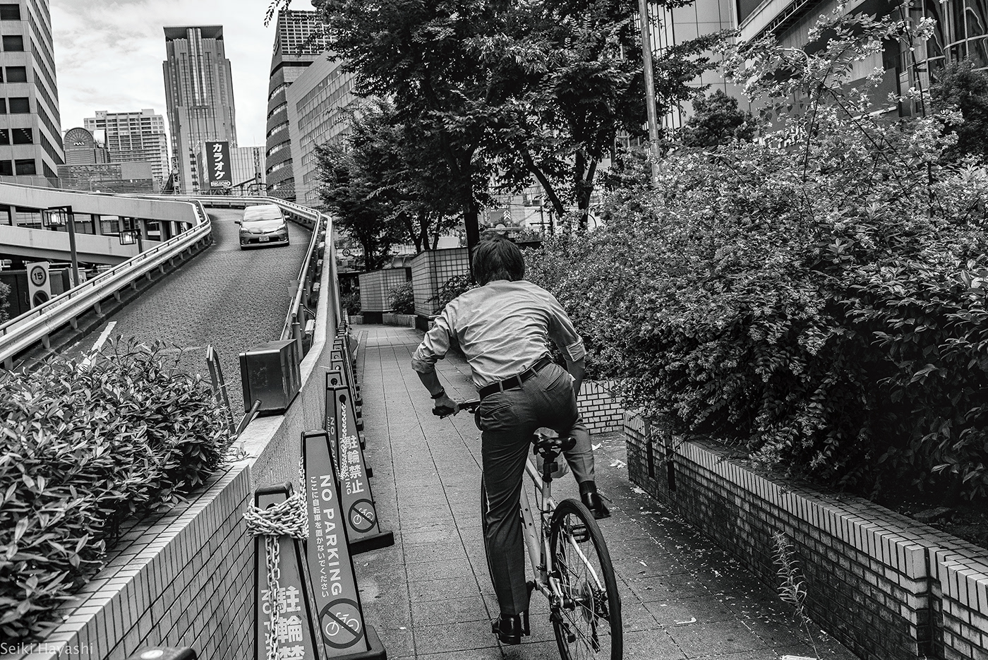 black and white city japan monochrome osaka Street streetphoto