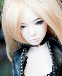 Leila BJD version. <a href='https://myanimeshelf.com/photos/Glory:6520/484527'>More photos.</a>