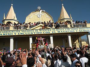 Archivo:Procesion Tirana 2011