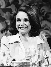 Archivo:Valerie Harper 1974