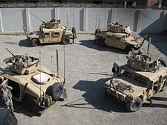 Archivo:Circle the humvees, afghanistan