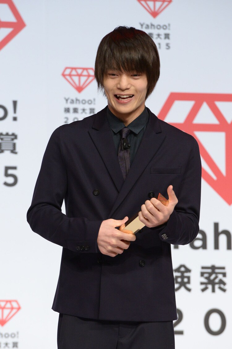 「Yahoo!検索大賞 2015」にて俳優部門に選ばれた窪田正孝。