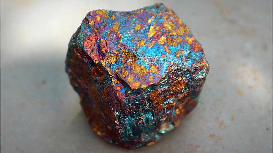 calcopirita, pirita, cobre, joya, mineral, iridiscente, brillante, espumoso, joyería, valioso, diamante