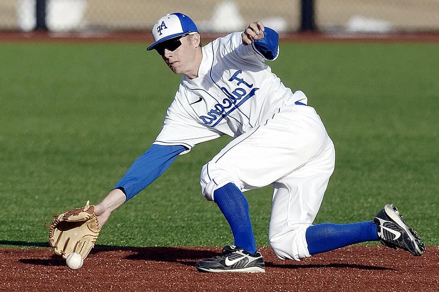 παίκτης του μπέιζμπολ, shortstop, στο περιβάλλον, άθλημα, παιχνίδι, γάντι, infielder, πεδίο, μπάλα μπάλα, δράση, Κολλέγιο