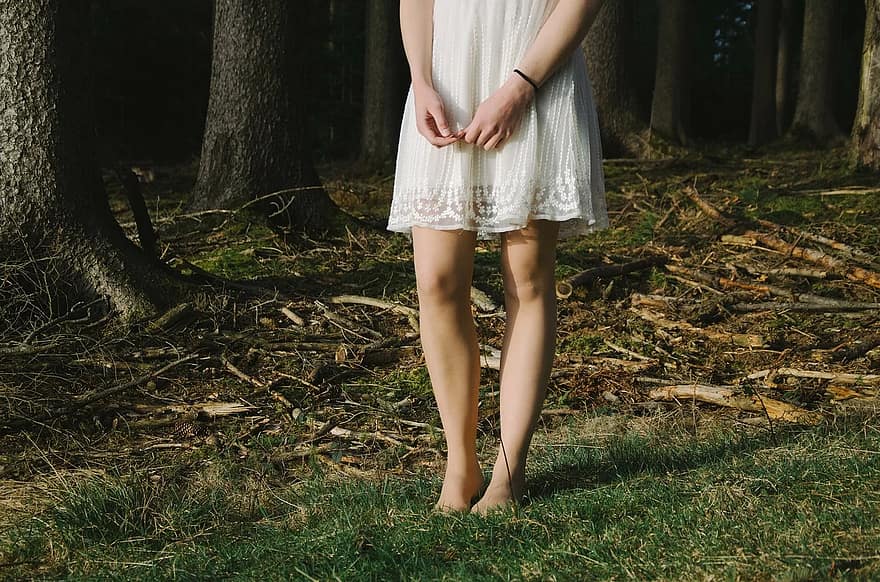 vestido de verão, menina, mulher, pernas, floresta, natureza, meio Ambiente, ecologia, de pés descalços, de pé, sozinho