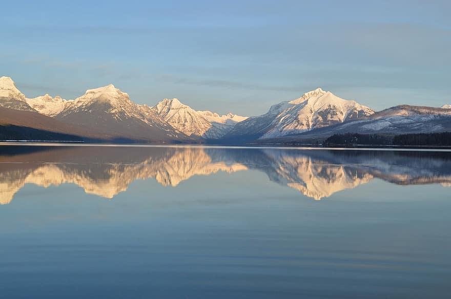 Lake McDonald、風景、山岳、スカイライン、ピーク、反射、水、氷河国立公園、モンタナ、米国