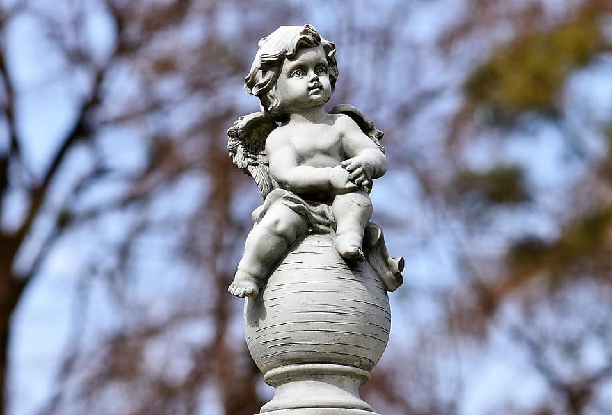 Engel, Engelsfigur, Skulptur, Statue, Flügel, Grabfigur, Grabstein, paradiesisch, kleiner Engel, Friedhof, Christentum