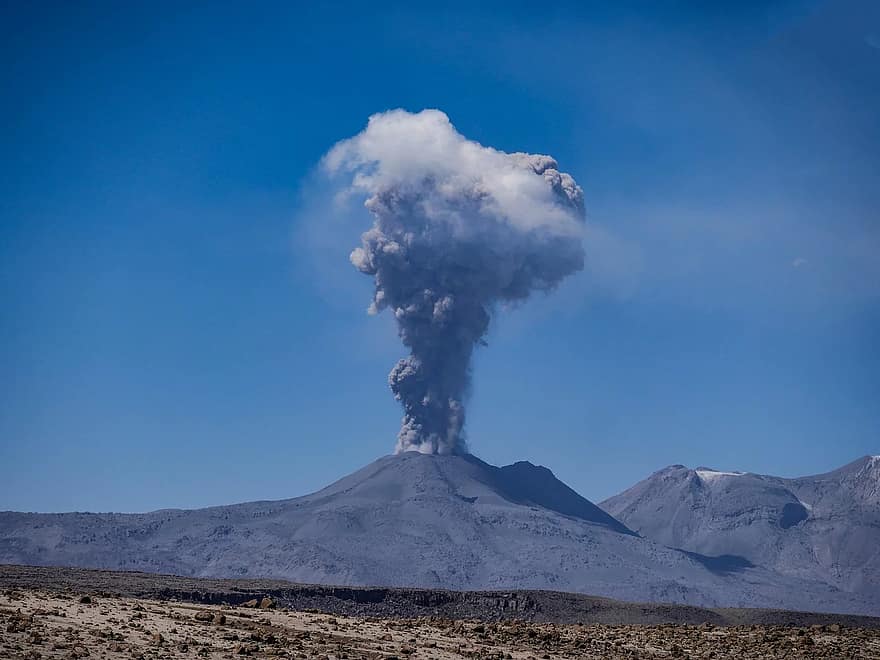 volcan, sabancaya, éruption, actif, andes, Pérou, nuage de cendres, stratovolcan, Montagne, dangereux, fumée