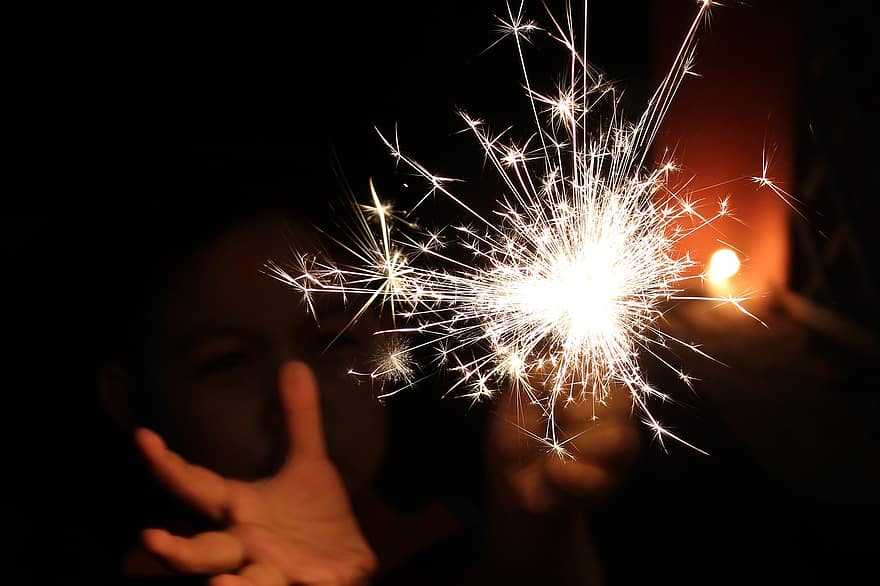 Sparkler, festivalis, šviesa, deepavali, diwali, šventė, laimė, vaikas, džiaugsmas, žaisti