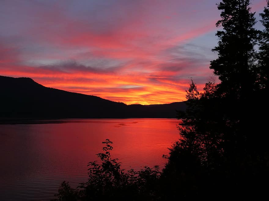 embrasé, lever du soleil, lac Canim, Colombie britannique, Canada, Lac, eau, les collines, les montagnes, à l'extérieur, de plein air