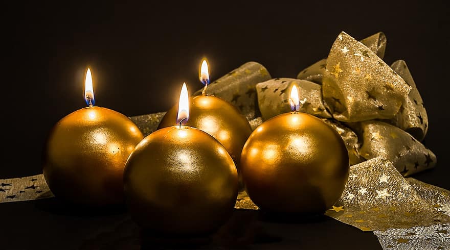 Advent, 4 Advent, Adventes sveces, Ziemassvētku rotaslietas, sveces, ceturtā svece, gaisma, liesma, spīdēšana, kontemplatīvs, sveču gaisma