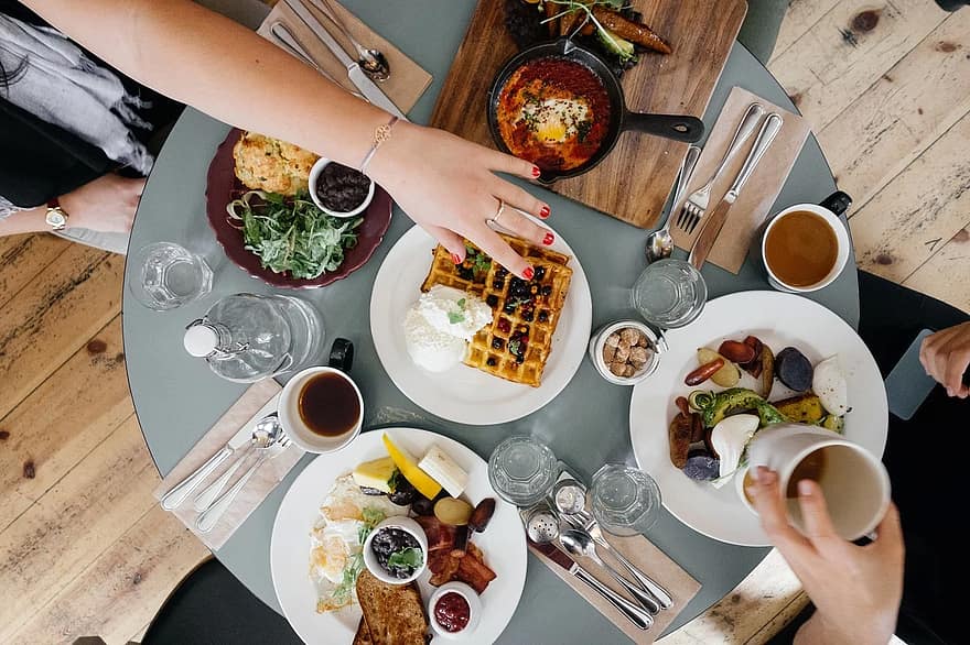 ontbijt, voedsel, aan het eten, maaltijd, ochtend-, restaurant, tafel, platen, wafels, lekker, heerlijk