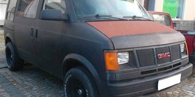 File:Black GMC Safari XT 4x4 Van.jpg - Wikimedia Commons