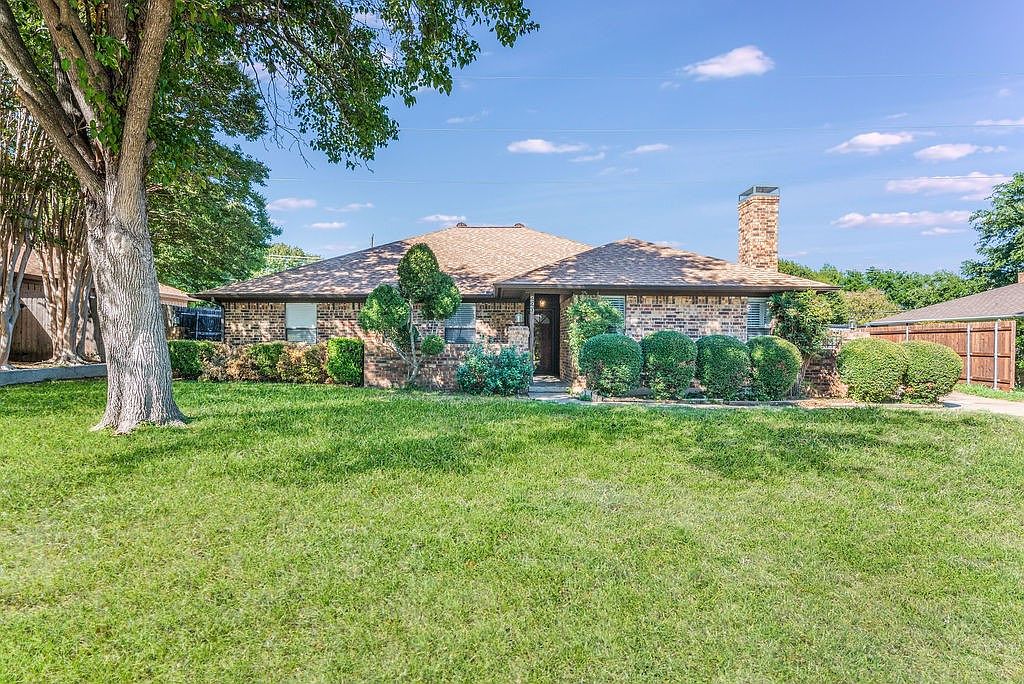 229 Shady Oaks Dr, Burleson, TX 76028 | Zillow