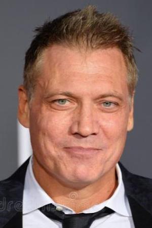 Holt McCallany