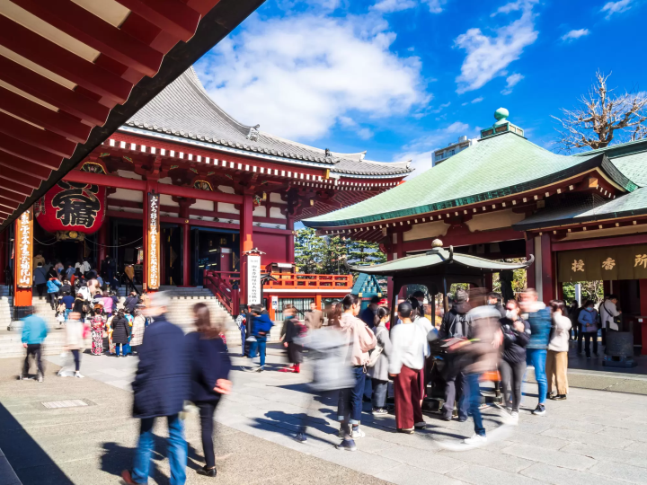 体にかける煙？  浅草・浅草寺の気になる「煙」の秘密