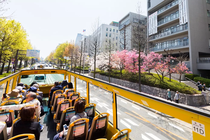 Highly recommended for sightseeing in Osaka! Enjoy sightseeing in Osaka on a double-decker open-deck bus