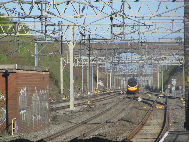 A Train enters Tring Railway Cutting at Tring Station