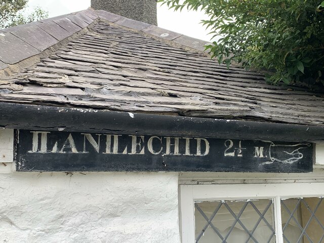 Milestone on tollouse, Tan-y-lôn